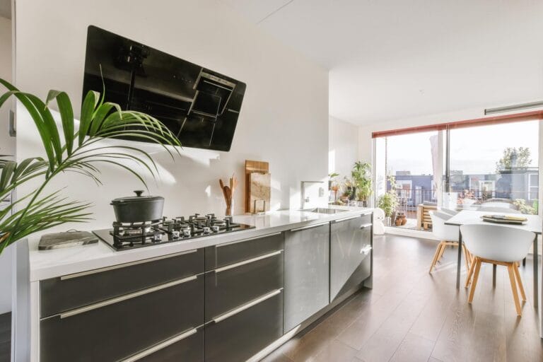 Comment calfeutrer une hotte de cuisine : guide complet