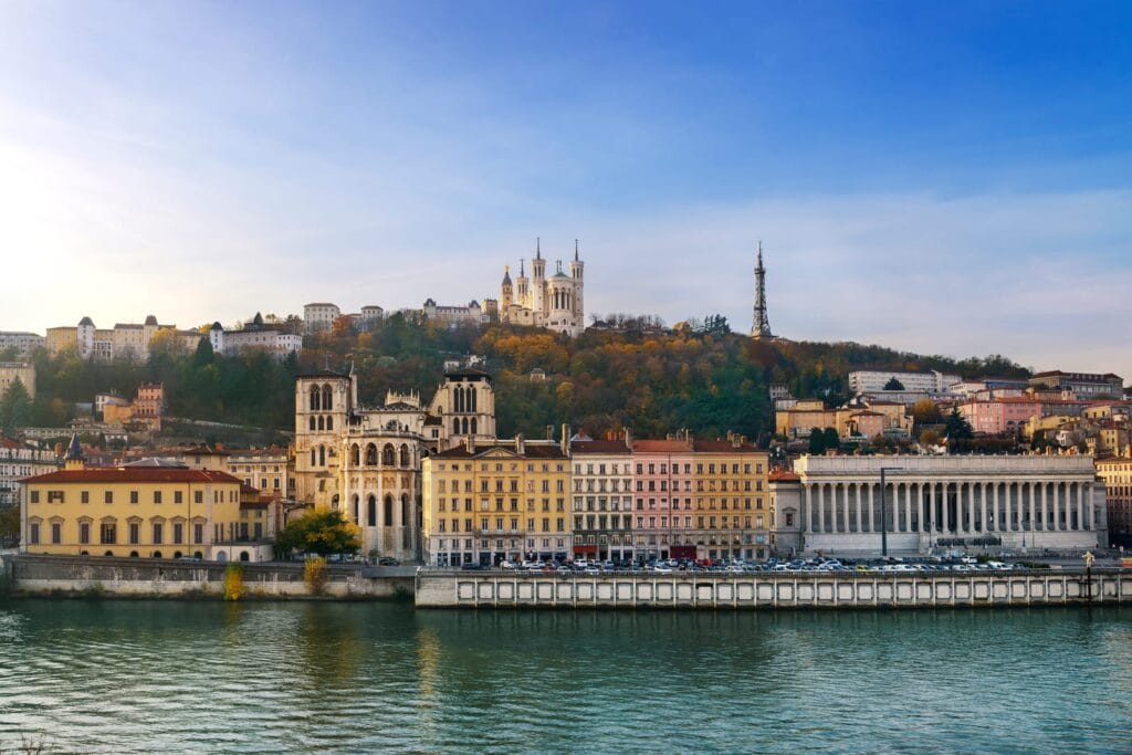 Vue sur Lyon et la cathédrale de Fourvière, le Rhône et la Saone