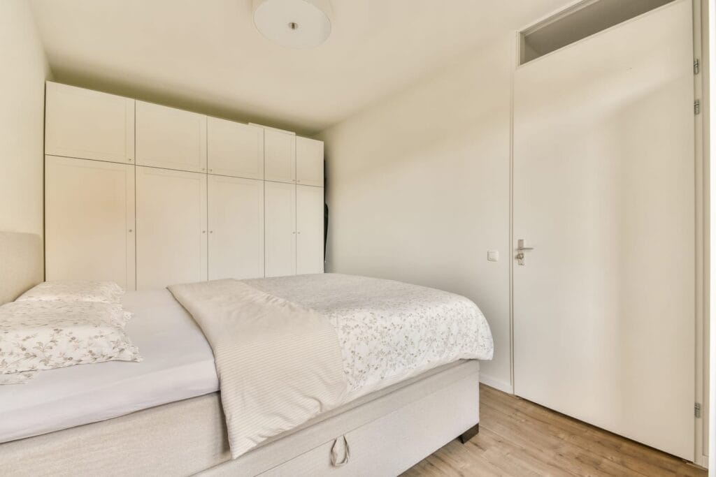 aménager une petite chambre avec des rangements modulaires malins