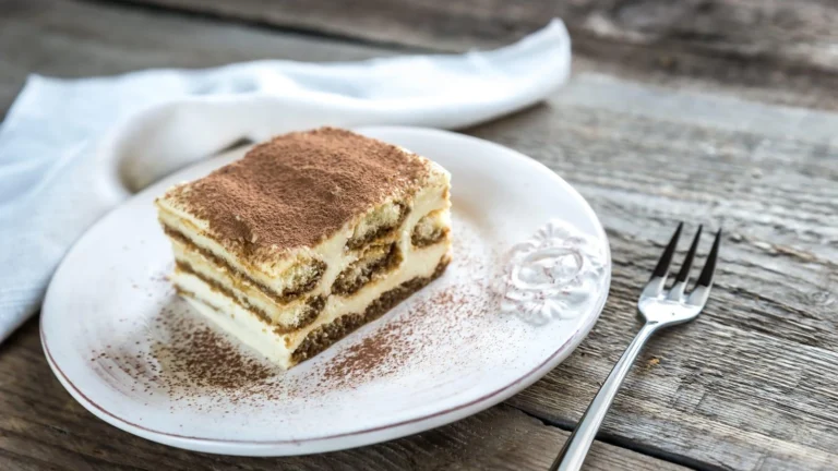 histoire du tiramisu italien avec dessert italien au café et mascarpone